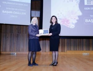 turizmde-en-basarili-kadin-odulunu-banu-dedeman-aldi